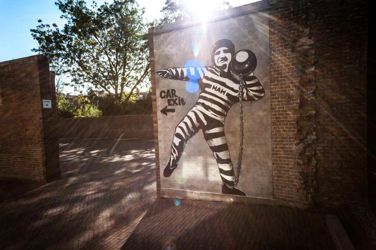 Het Arresthuis Roermond Eksteriør billede The artwork in 2014