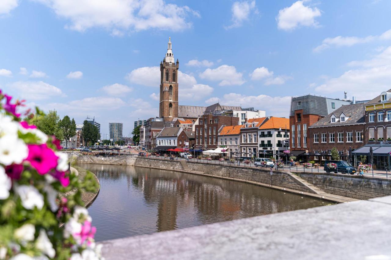 Het Arresthuis Roermond Eksteriør billede View of the centre of the town