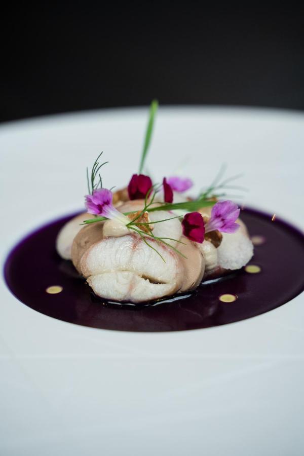 Het Arresthuis Roermond Eksteriør billede A dish of monkfish