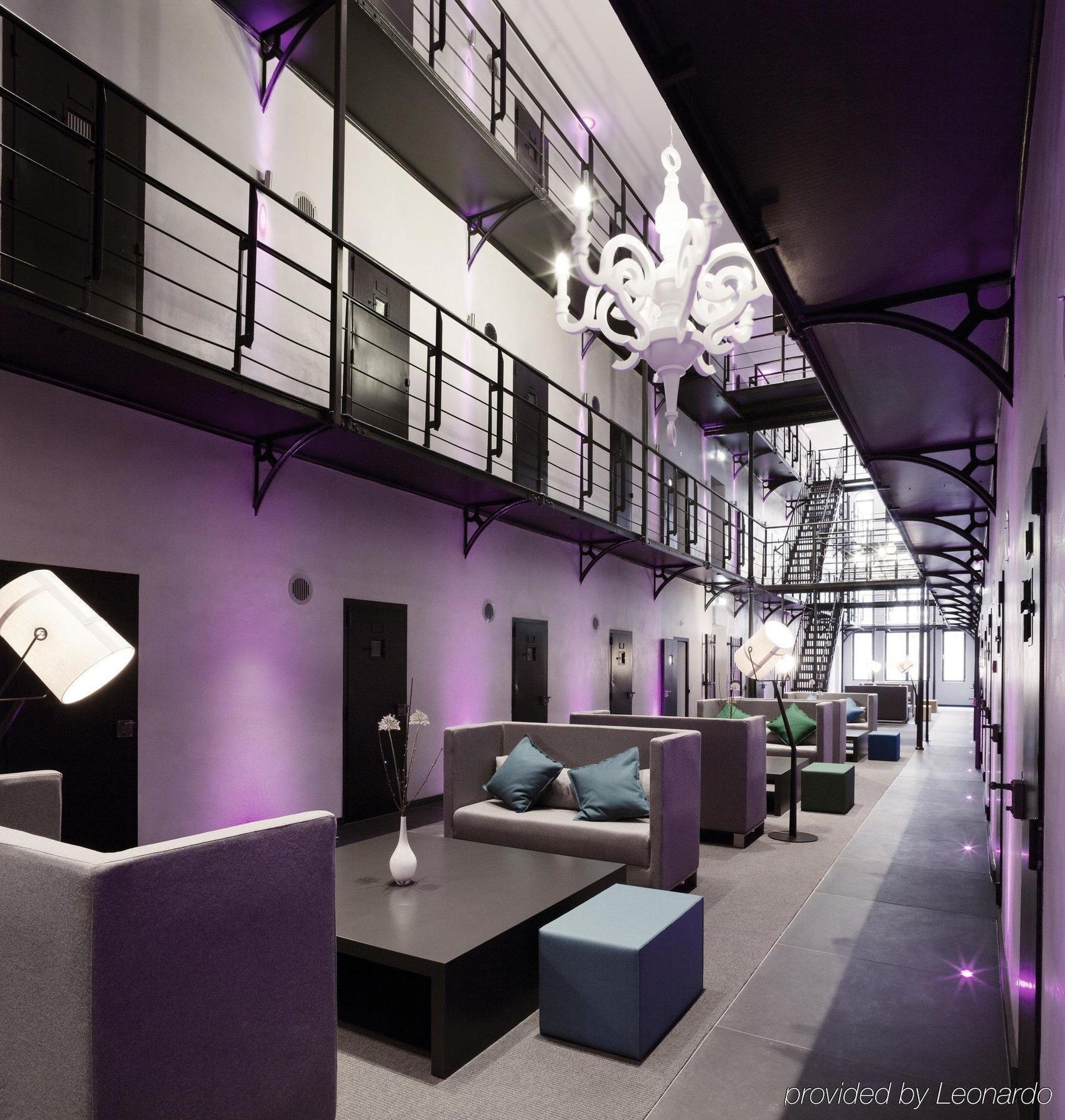 Het Arresthuis Roermond Interiør billede The interior of the hotel