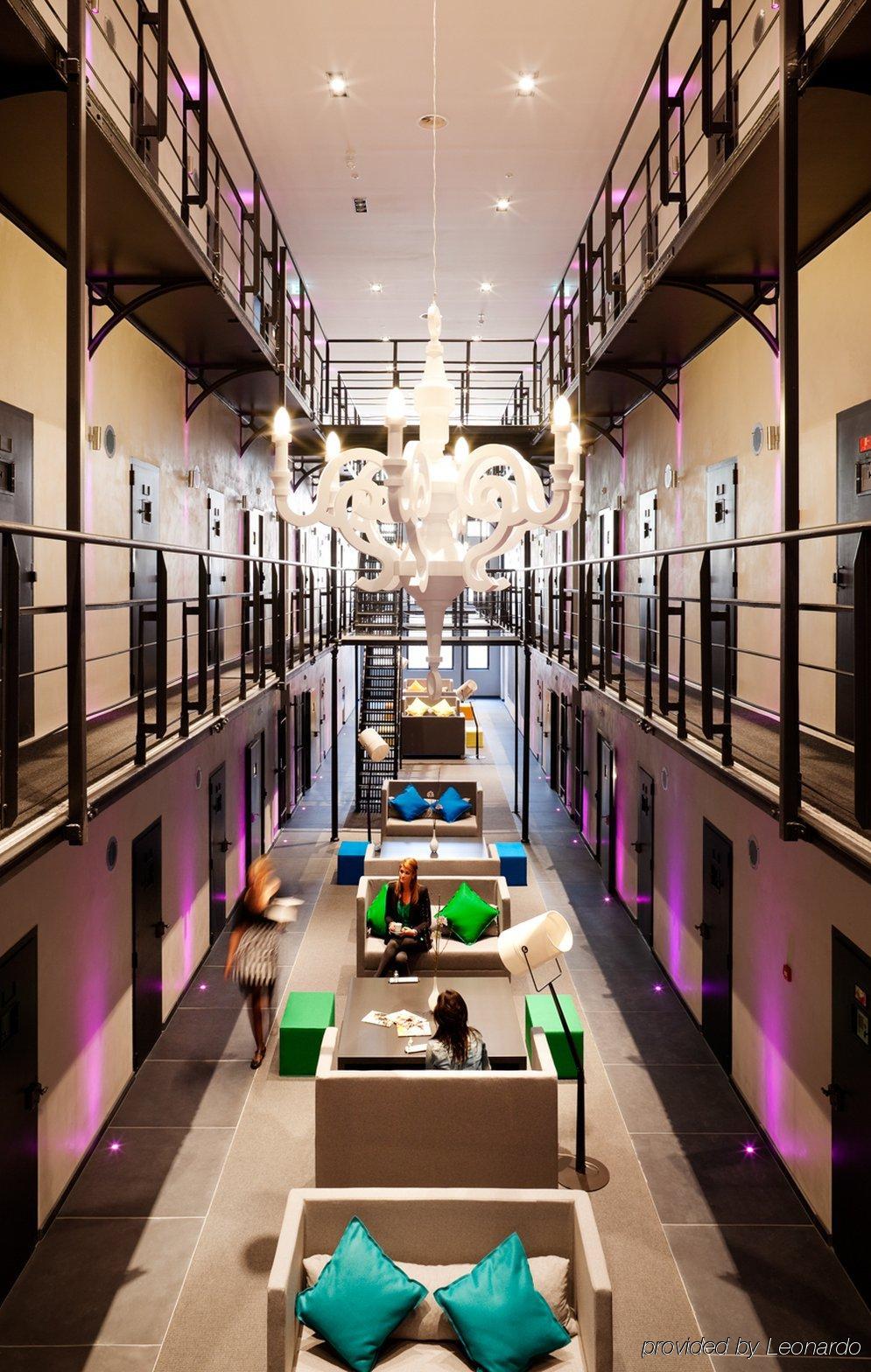 Het Arresthuis Roermond Interiør billede The interior of the hotel