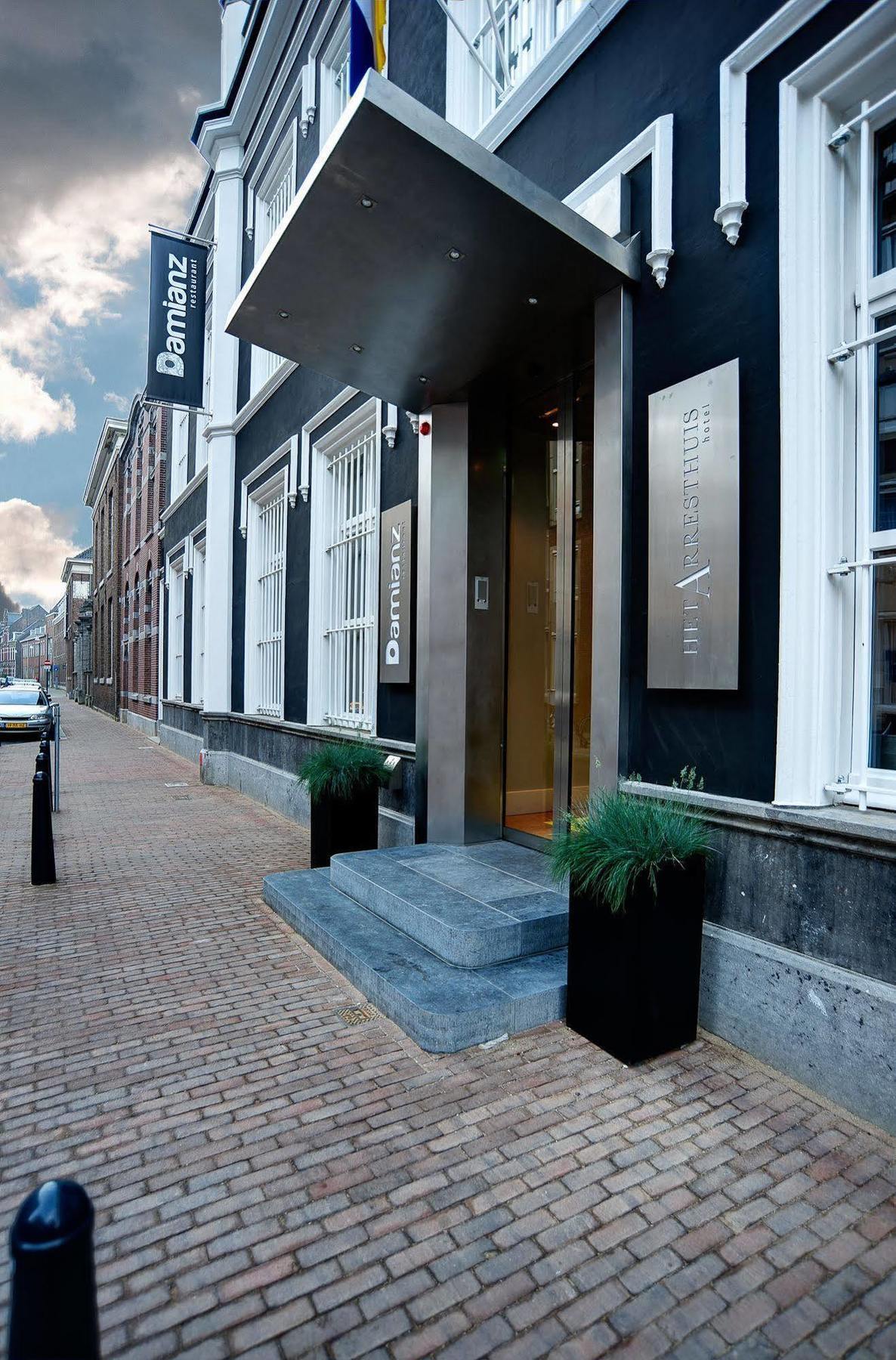 Het Arresthuis Roermond Eksteriør billede The entrance to the hotel